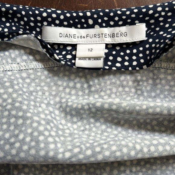 Diane Von Furstenberg | Wrap Dress | Size 12| Long Sleeve - Picture 12 of 17